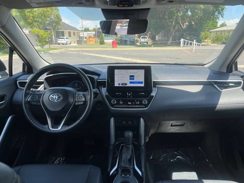 Used 2025 Toyota Corolla Cross XLE FWD image 24