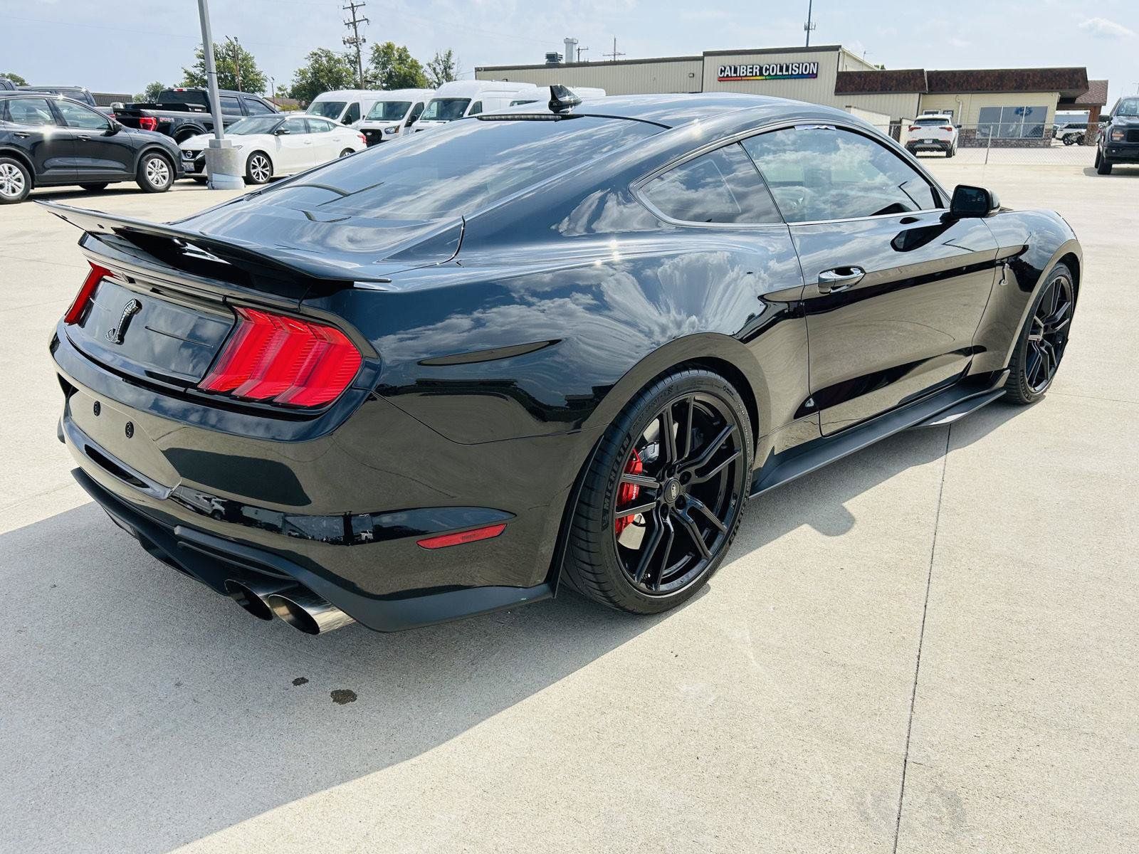 Used 2022 Ford Mustang Shelby GT500 w/ Technology Package RWD image 33