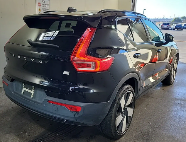 Used 2023 Volvo XC40 Recharge Ultimate AWD/4WD image 4