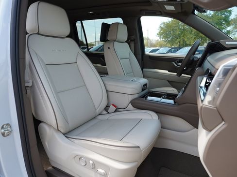 Used 2026 GMC Yukon XL Denali w/ Advanced Technology Package AWD/4WD image 26