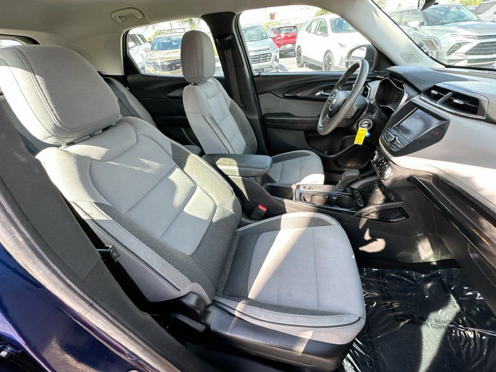 Used 2022 Chevrolet TrailBlazer LS FWD image 25
