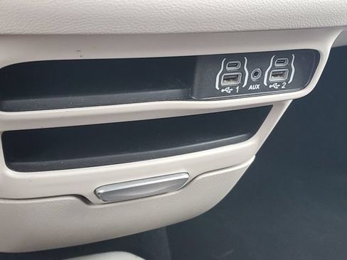 Used 2023 Chrysler Pacifica Touring-L FWD image 30