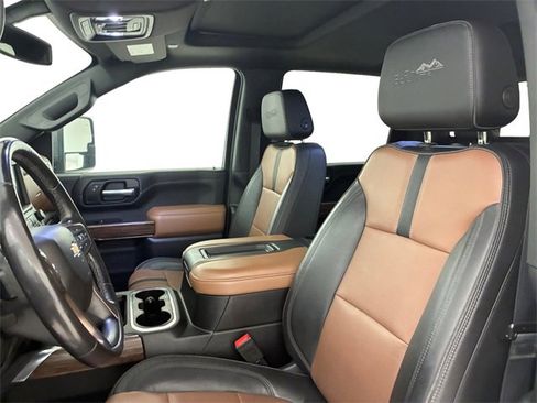 Used 2020 Chevrolet Silverado 2500 High Country w/ Z71 Off-Road Package image 11