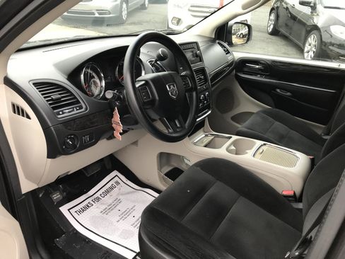 Used 2016 Dodge Grand Caravan SXT FWD image 8