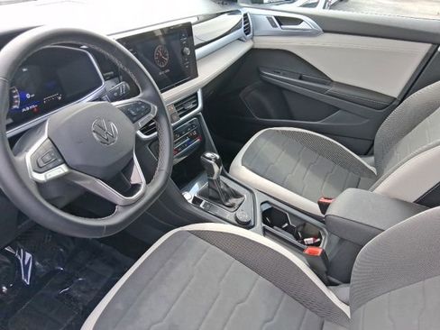 Used 2025 Volkswagen Taos SE AWD/4WD image 15
