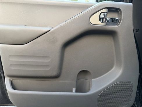 Used 2016 Nissan Frontier SV image 17