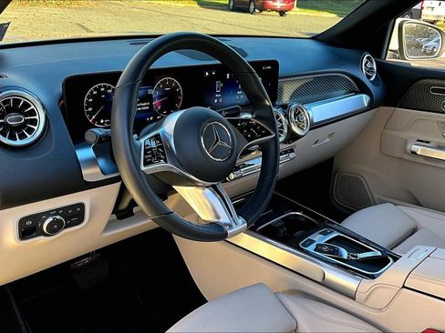 Used 2025 Mercedes-Benz GLB 250 4MATIC image 13
