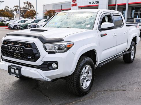 Used 2020 Toyota Tacoma TRD Sport w/ Technology Package AWD/4WD image 17