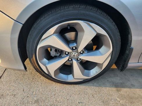 Used 2018 Honda Accord Touring image 9