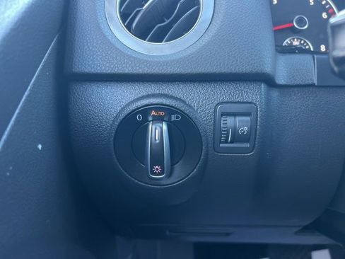 Used 2016 Volkswagen Tiguan S image 23