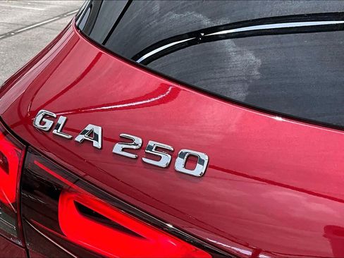 Certified 2021 Mercedes-Benz GLA 250 image 10