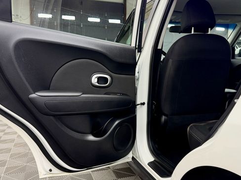 Used 2018 Kia Soul + image 5