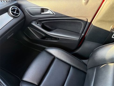 Used 2016 Mercedes-Benz GLA 250 4MATIC image 16