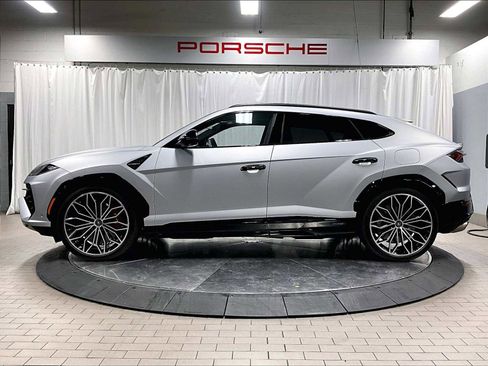 Used 2025 Lamborghini Urus SE image 2