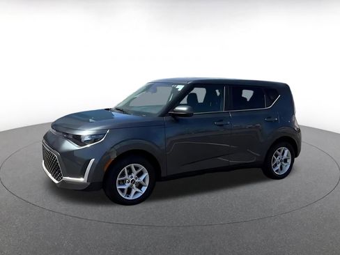 Used 2025 Kia Soul LX w/ LX Technology Package FWD image 8