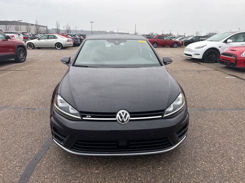 Used 2017 Volkswagen Golf R 4-Door image 10