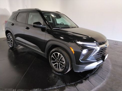 Used 2024 Chevrolet TrailBlazer LT w/ Convenience Package FWD image 4