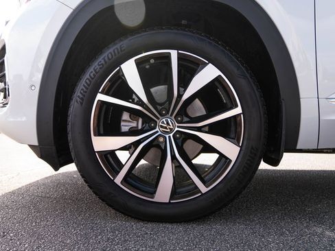 Used 2026 Volkswagen Atlas Cross Sport SEL Premium R-Line AWD/4WD image 13