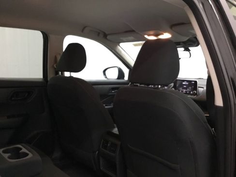 Used 2024 Nissan Rogue S image 17