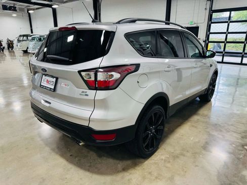 Used 2018 Ford Escape SE w/ SE Sport Appearance Package image 4
