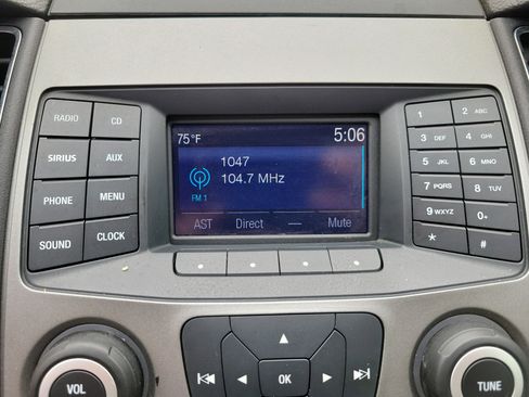 Used 2016 Ford Taurus SE image 9