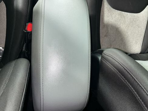 Used 2014 Jeep Cherokee Latitude w/ Comfort/Convenience Group AWD/4WD image 23