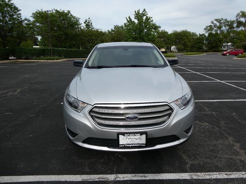 Used 2017 Ford Taurus SE FWD image 2