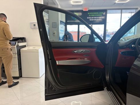 Used 2023 Genesis GV70 2.5T w/ Sport Prestige Package image 40