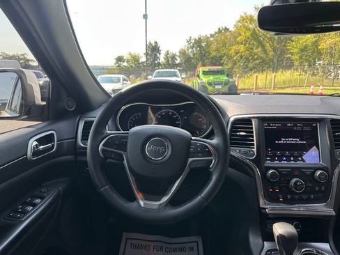 Used 2018 Jeep Grand Cherokee Altitude AWD/4WD image 19