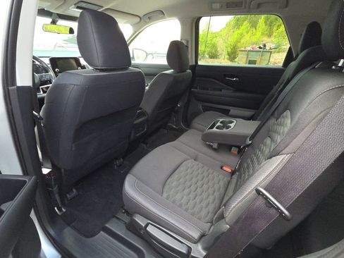 Used 2022 Nissan Pathfinder SV image 13