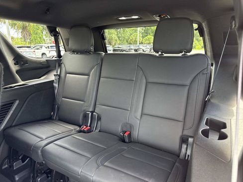 Used 2022 Chevrolet Tahoe Z71 w/ Luxury Package AWD/4WD image 12