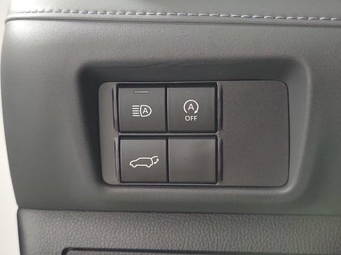 Used 2023 Toyota Highlander LE FWD image 24