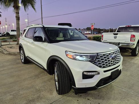 Certified 2020 Ford Explorer Platinum w/ Premium Technology Package image 7