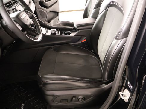 Used 2024 Jeep Grand Cherokee Altitude AWD/4WD image 11