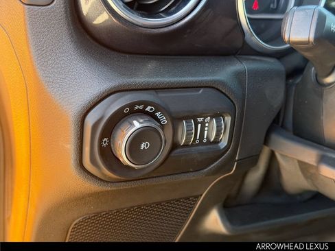 Used 2021 Jeep Wrangler Unlimited Sahara AWD/4WD image 20