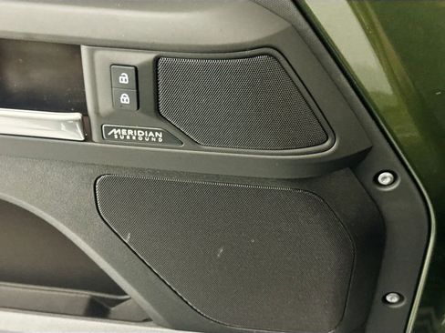 New 2026 Land Rover Defender 110 X-Dynamic SE image 18