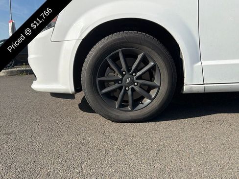 Used 2019 Dodge Grand Caravan GT FWD image 4