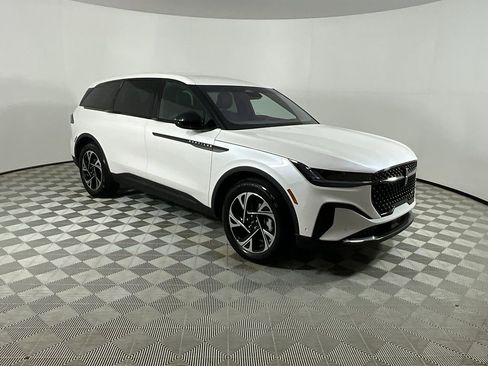 Certified 2024 Lincoln Nautilus Premier w/ Jet Appearance Package image 6