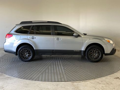 Used 2013 Subaru Outback 3.6R Limited w/ Moonroof Pkg image 7
