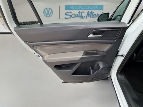 Used 2022 Volkswagen Atlas Cross Sport SE image 25