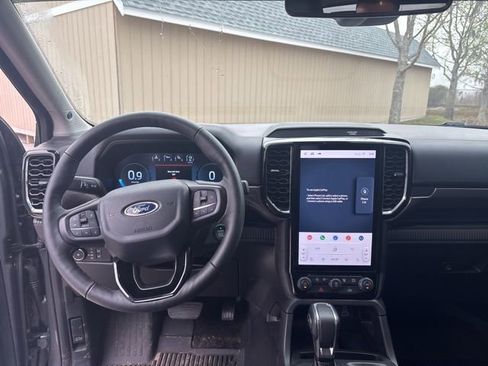 Used 2025 Ford Ranger Lariat w/ Black Appearance Package image 11