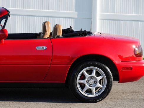 Used 1996 MAZDA MX-5 Miata M-Edition RWD image 11