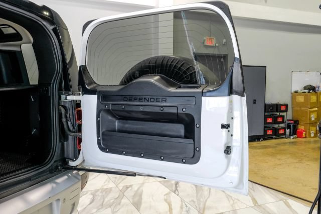 Used 2021 Land Rover Defender 110 SE AWD/4WD image 84