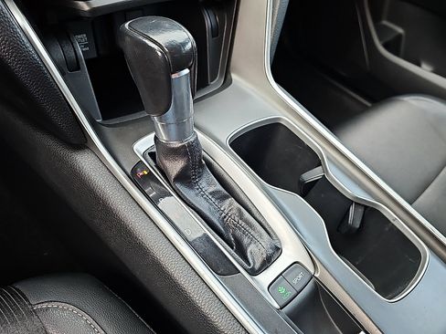 Used 2018 Honda Accord Sport image 14