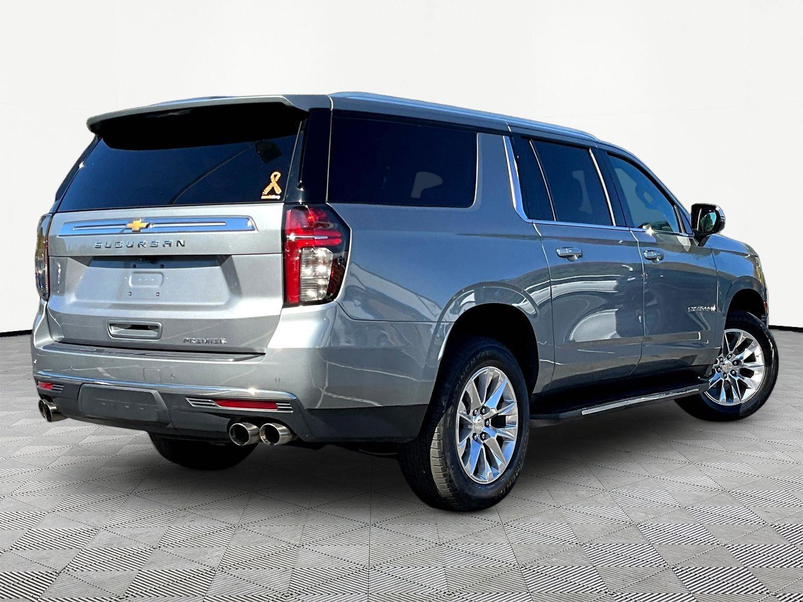 Used 2023 Chevrolet Suburban Premier AWD/4WD image 6