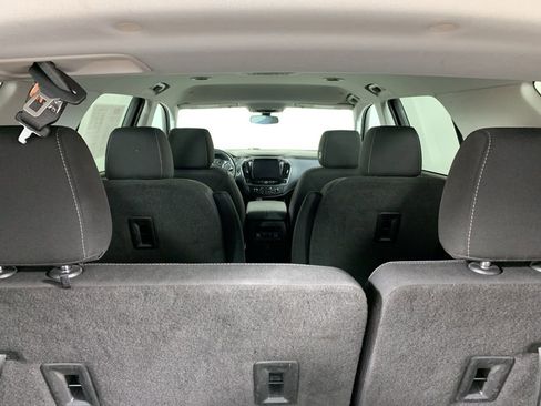 Used 2021 Chevrolet Traverse LT image 14