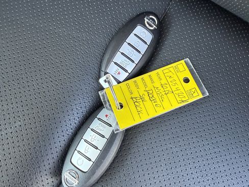 Used 2018 Nissan Rogue SL w/ Premium Package image 38