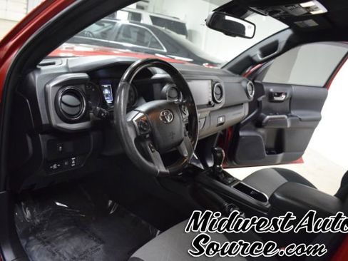 Used 2021 Toyota Tacoma TRD Off-Road w/ Technology Package image 14