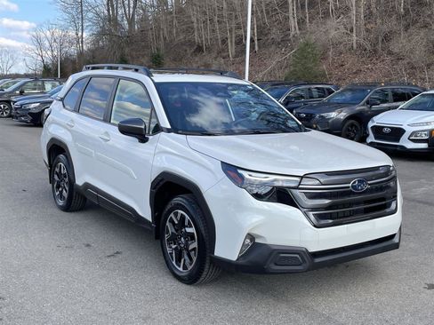 Certified 2025 Subaru Forester Premium w/ Convenience Package #2 image 7