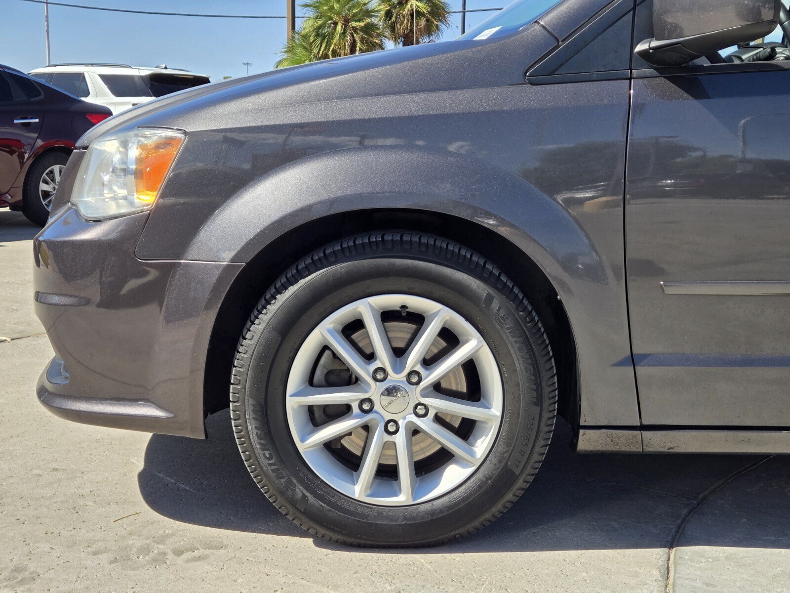 Used 2016 Dodge Grand Caravan SXT w/ UConnect Hands-Free Group FWD image 6